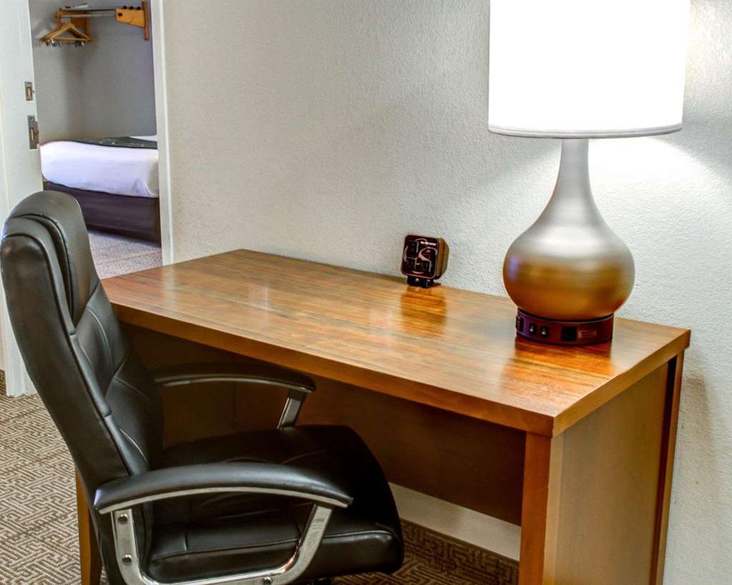 Comfort Suites Tyler South - photo 18