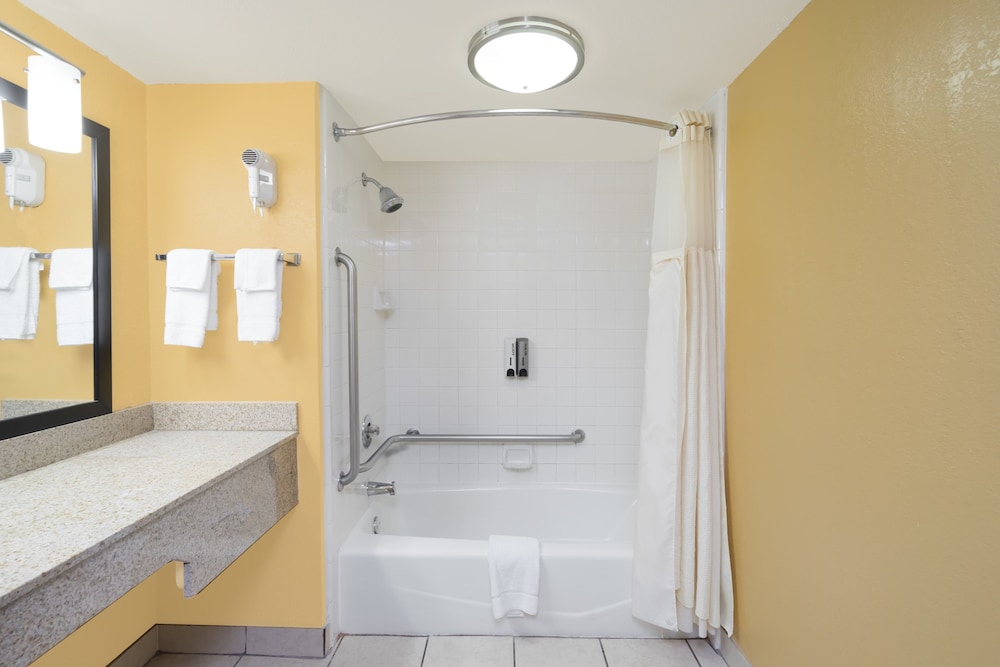 Baymont by Wyndham Goodlettsville Nashville - photo 16