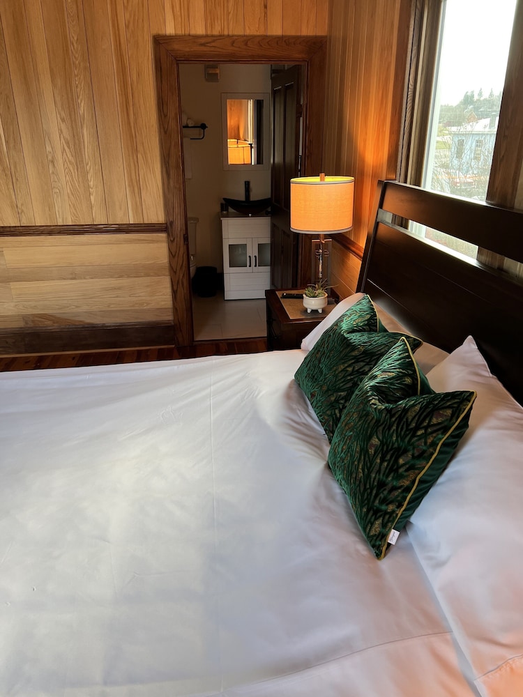 Monterey Inn - photo 26