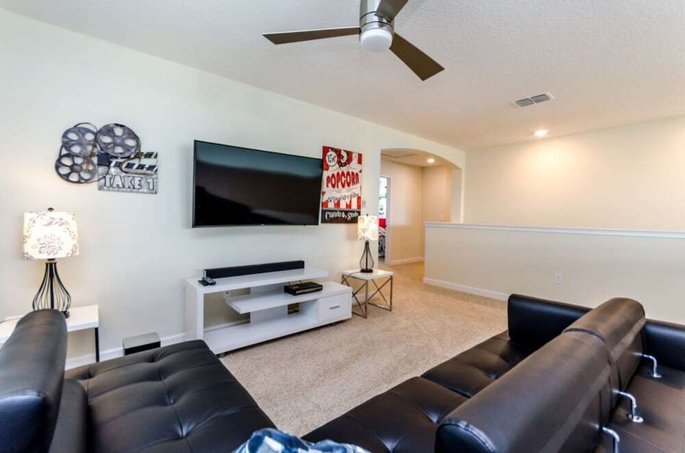 1568 Tempo Lane — 4-Star Luxury Hotel in Davenport, United States