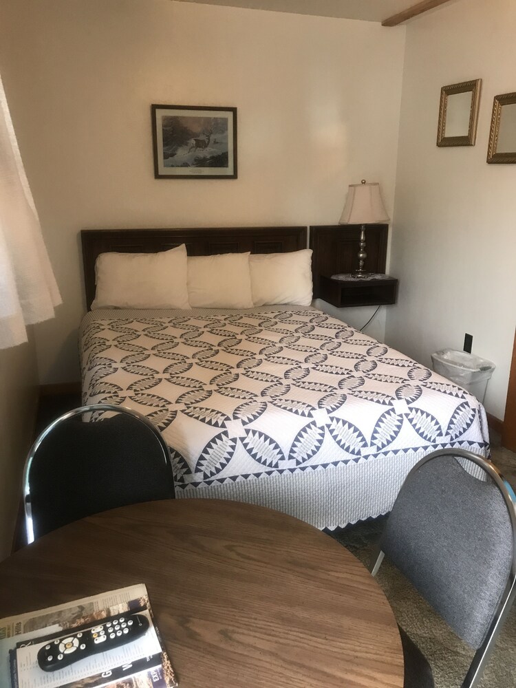 Chalet Motel - photo 8