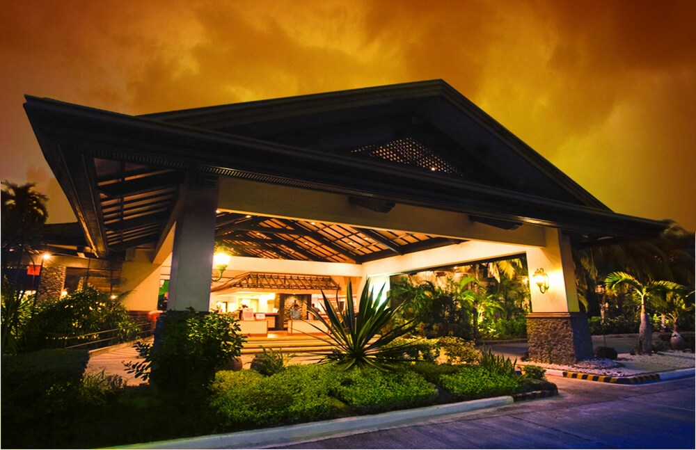 Waterfront Insular Hotel Davao — hotel in Davao