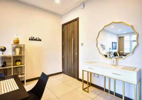 El Mufasa Skynest Urban Luxury with Balcony Infinity Pool Gym & Sauna