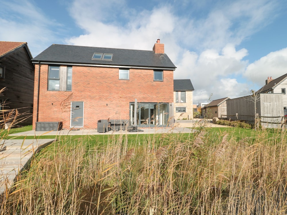 Agua de Plata 16 Wakeling Island Silverlake in Dorchester, United Kingdom