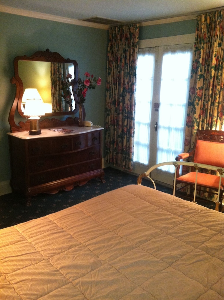 Nine O Five Royal Hotel - photo 16