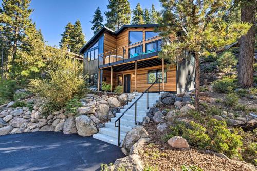 Hot Tub Family Home 7 Mi to Diamond Peak Resort — hotel in Kings Beach