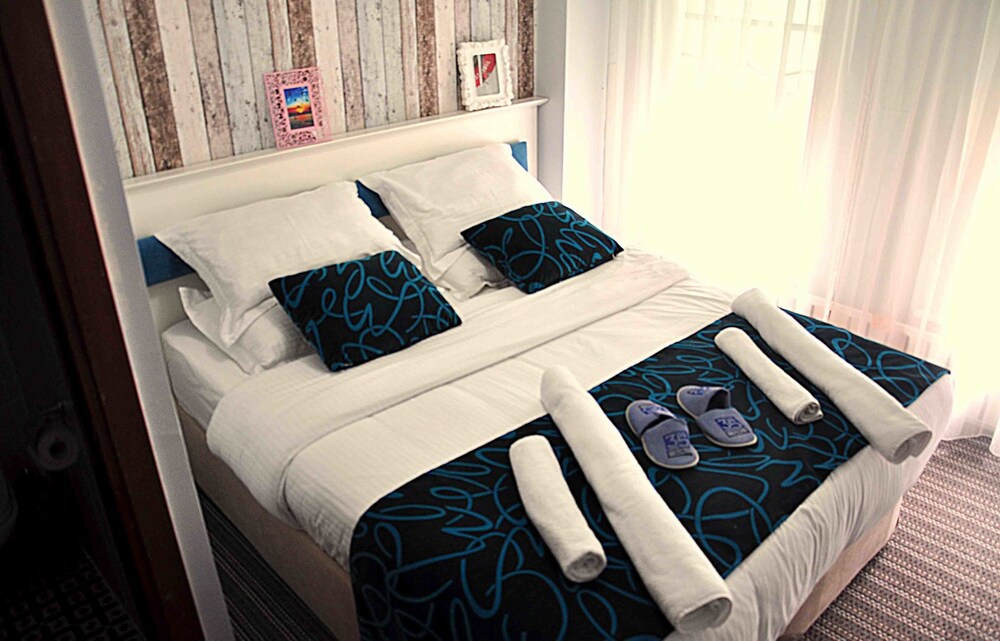 Les Coquelicots - carbon neutral hotel in Saint-Urbain