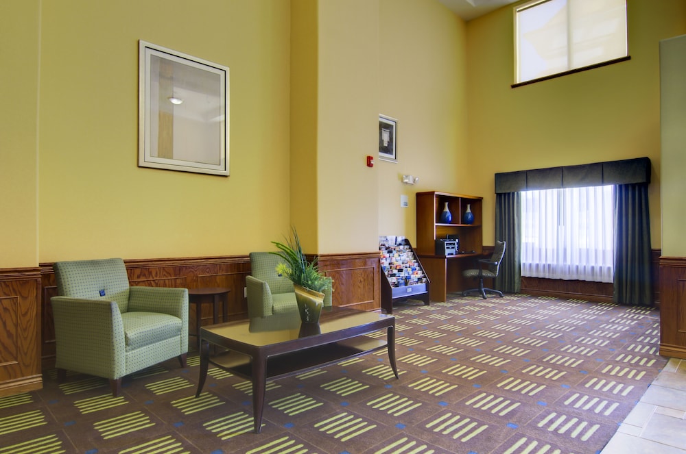 Holiday Inn Express Hotel & Stes Kansas City Sports Complex an IHG Hotel - photo 4
