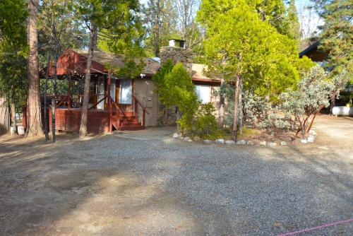 Bear Paw Lake Area Winter Special Ends 51526 — hotel in Bass Lake