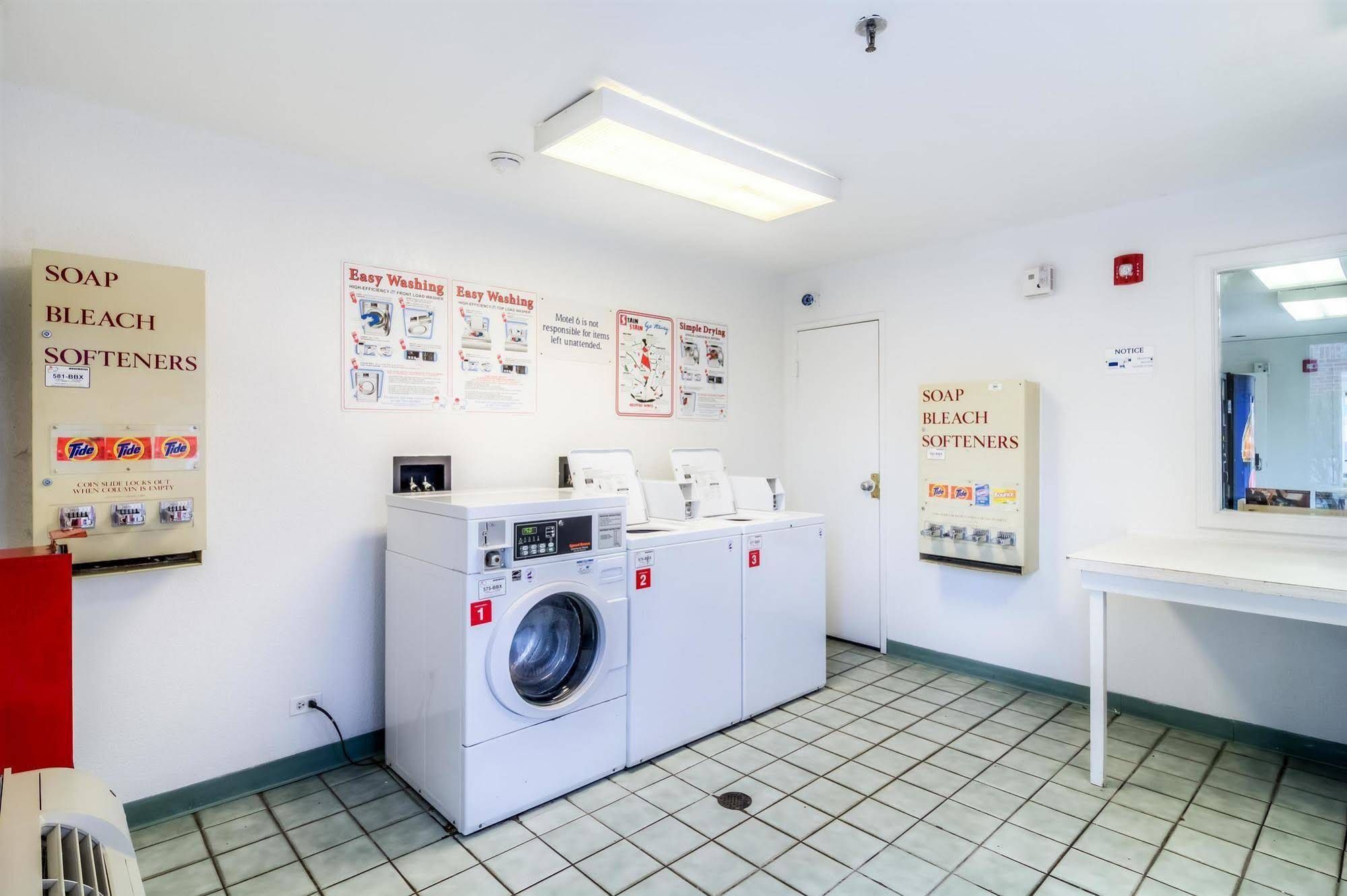 Motel 6 Chicago Elk Grove - photo 38