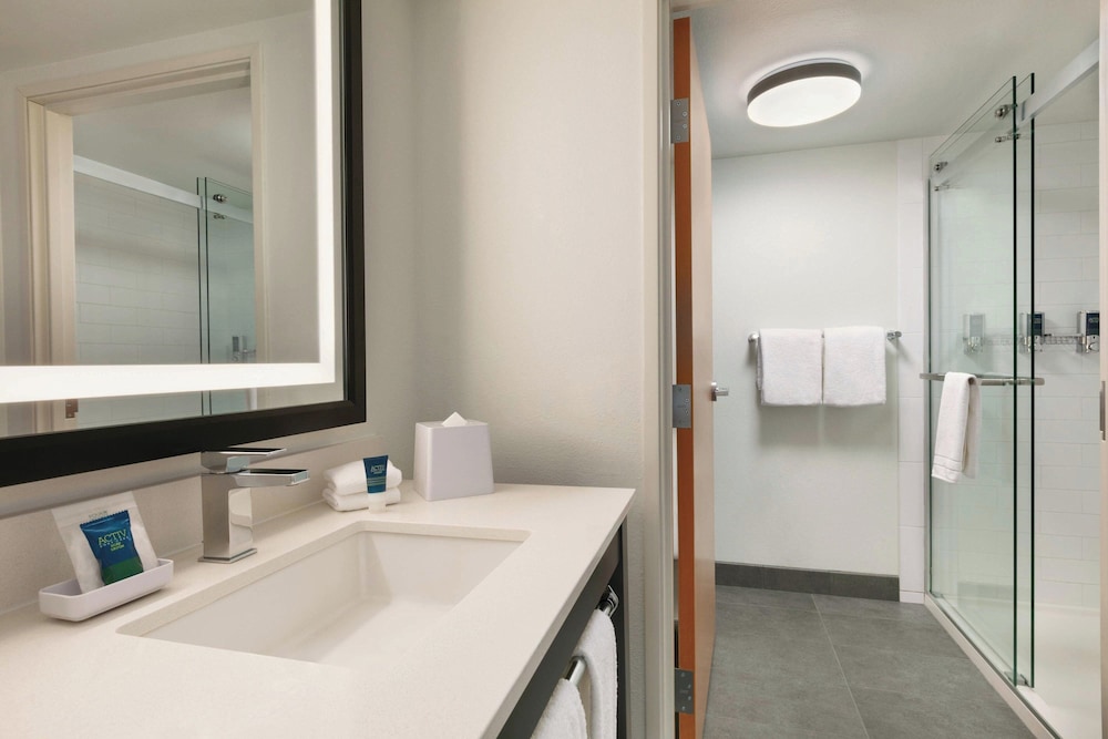 Four Points by Sheraton Raleigh Arena - photo 24