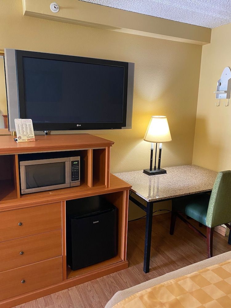 Rodeway Inn Tacoma - photo 13