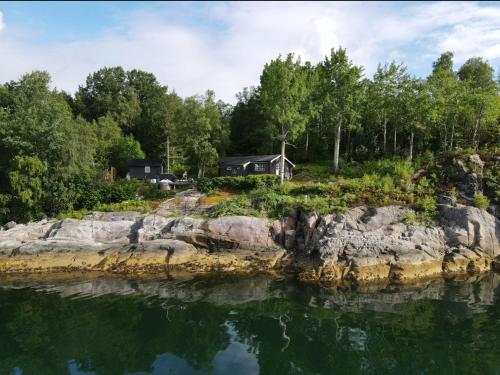 Koselig hytte i sjøkanten in Alesund, Norway