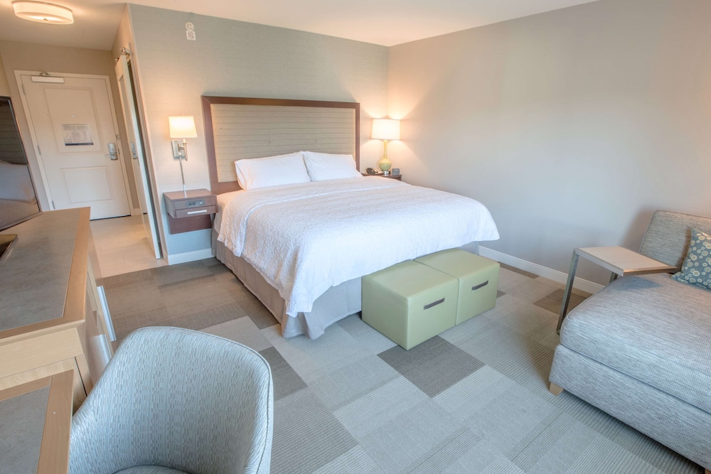 Hampton Inn by Hilton Amesbury - photo 17