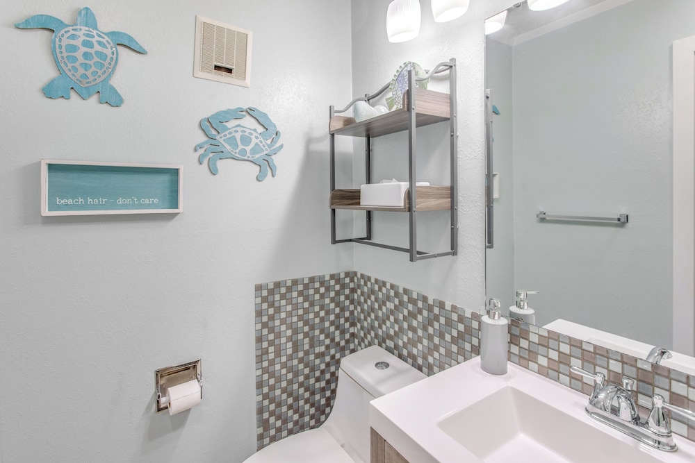 Walk to Beach and Barefoot Landing Resort Condo - photo 17