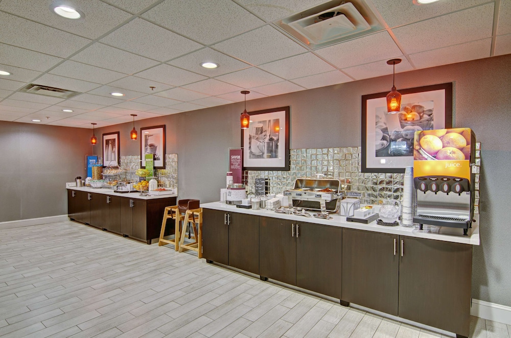 Hampton Inn Salem VA - photo 44