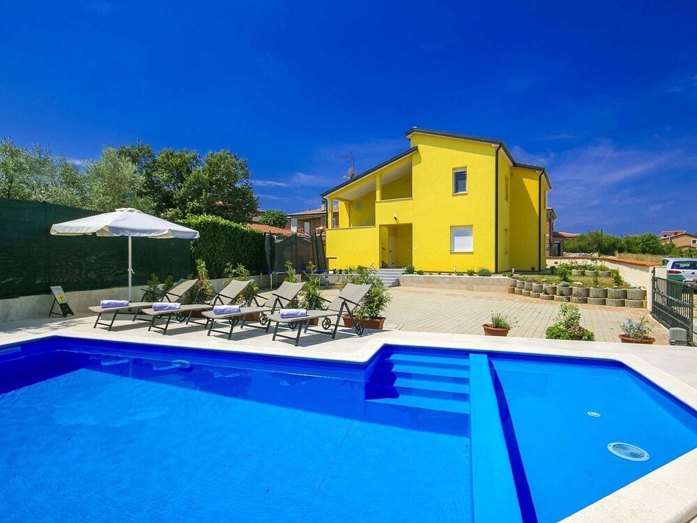 Lovely Apartment in Kaštel With Swimming Pool Buje — 4-Star Luxury Hotel in Buje, Croatia