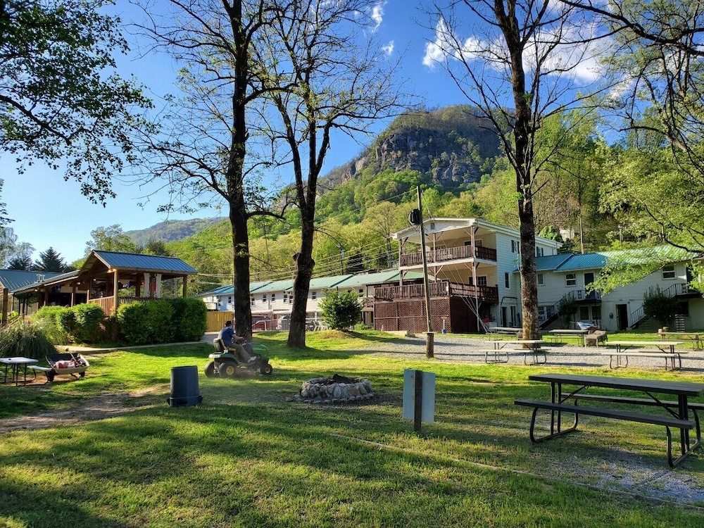 Geneva Hotel & Tiki Bar - photo 88