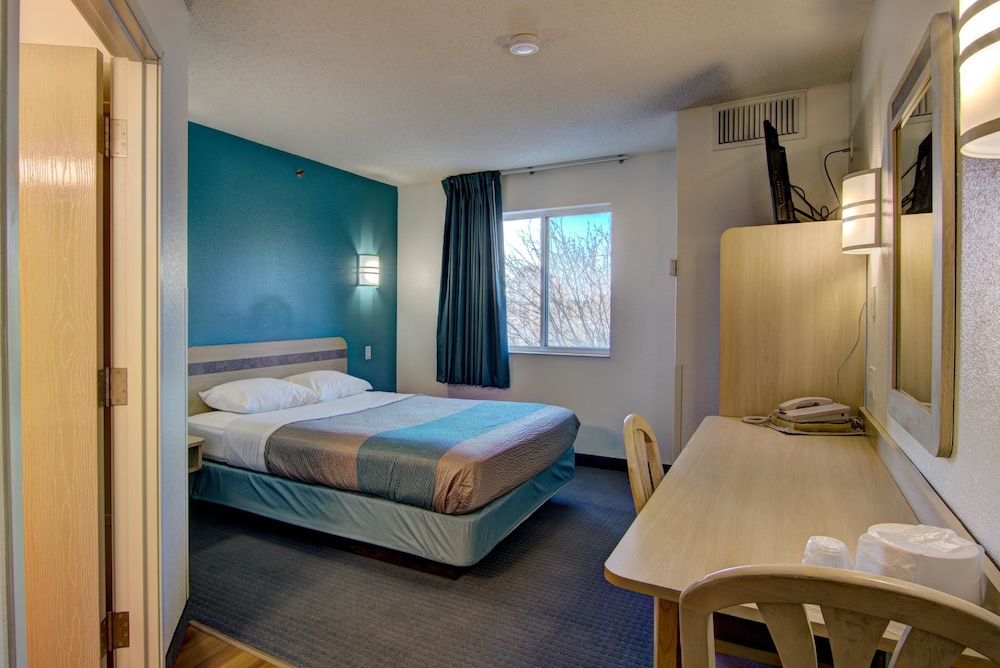Econo Lodge Menomonie - photo 28