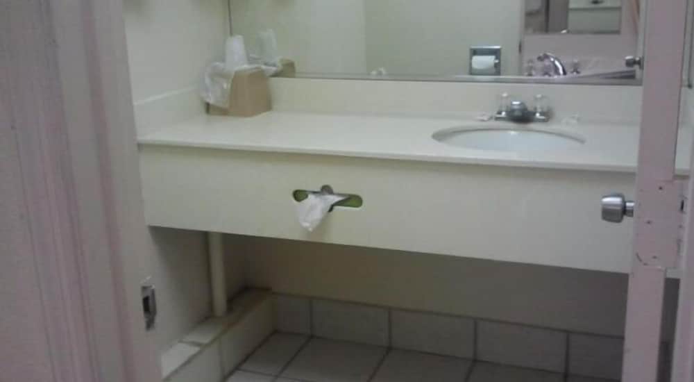 Studio 9 Inn & Suites - photo 13