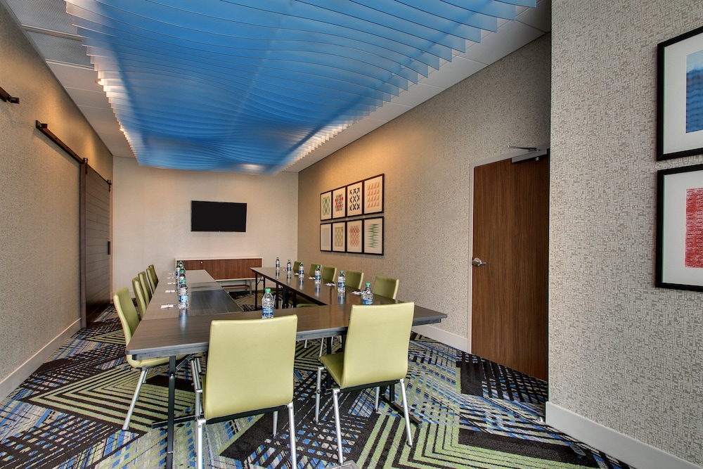 Holiday Inn Express & Suites Findlay North by IHG - photo 37