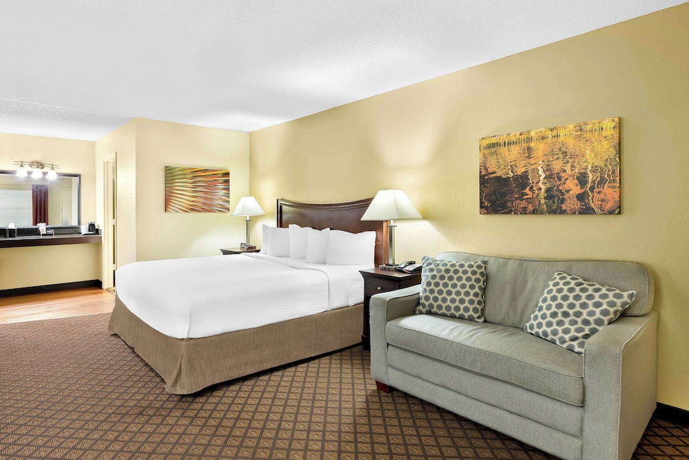 Best Western Coach House - photo 9