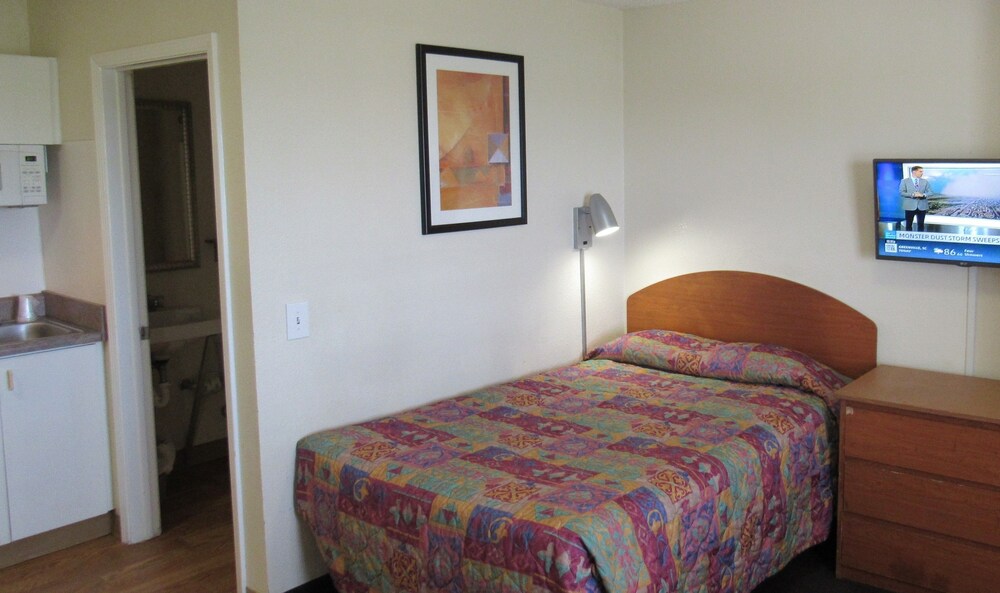 InTown Suites Extended Stay Nashville Murfreesboro Pke - photo 10