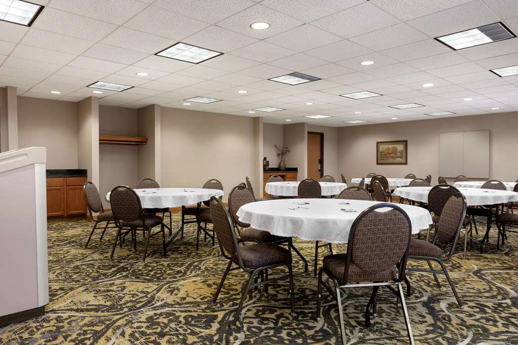 Wingate by Wyndham Bentonville AR - photo 24