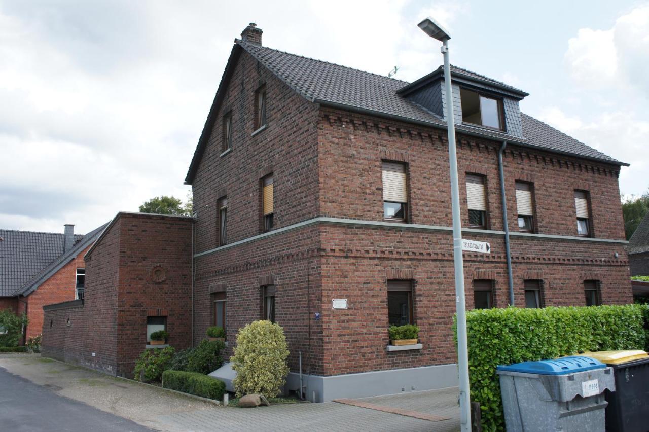 Ferienwohnung Pöttershof — 4-Star Luxury Hotel in Krefeld, Germany