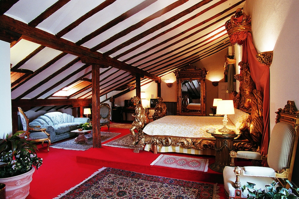 La Casa Grande — 4-Star Luxury Hotel in Torrejon De Ardoz, Spain