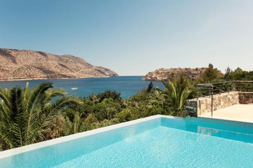 Phāea Blue - carbon neutral hotel in Elounda