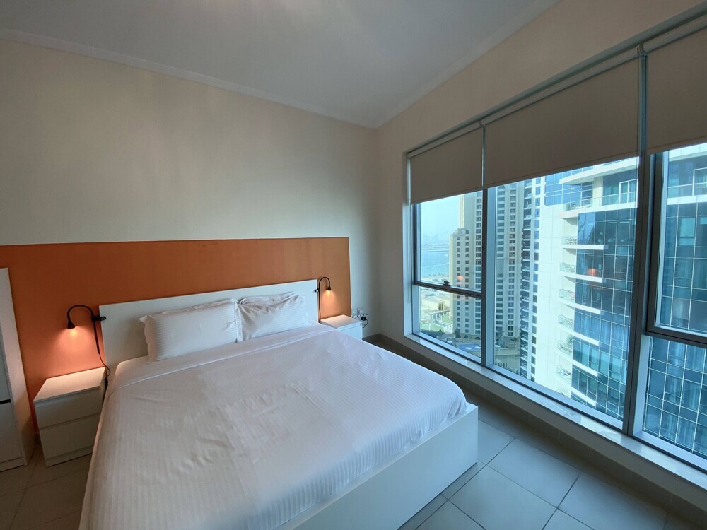 Lux Bnb 2Bd Panaromic Marina Views — 5-Star Luxury Hotel in Dubai, United Arab Emirates