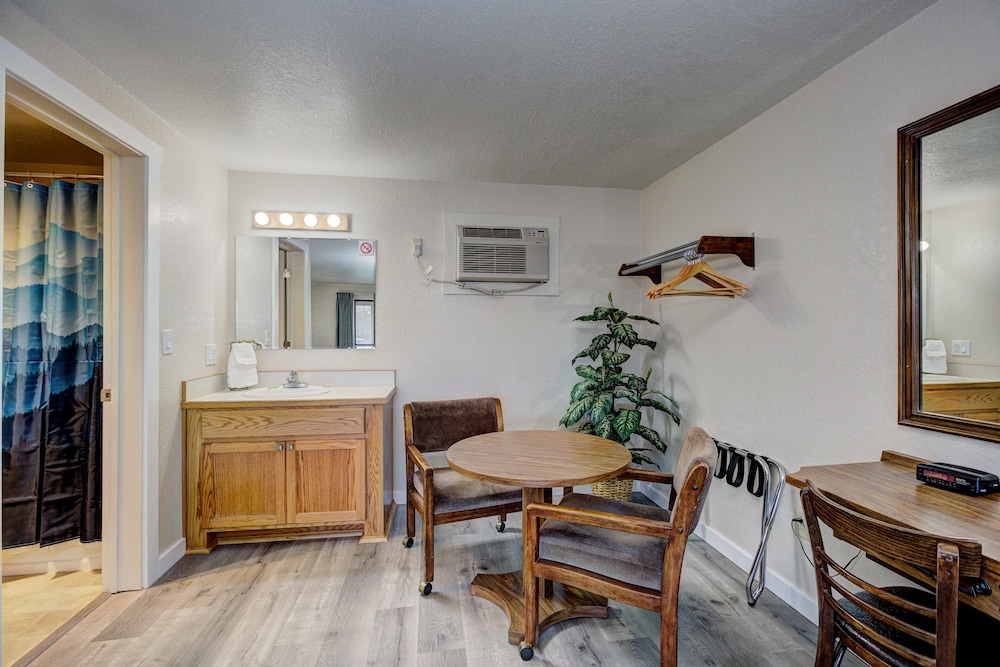 Weiser Motel & RV Park - photo 17