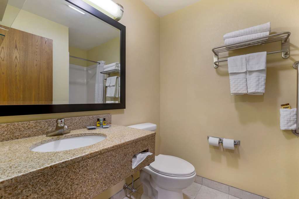 Best Western Plus Altoona Inn - photo 32