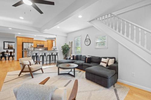 Blissful Boyne City Retreat: Luxurious & Modern Sleeps 15 — hotel in Boyne City