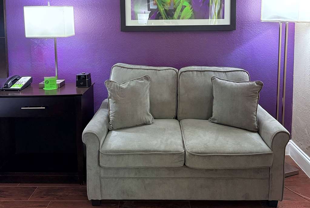 La Quinta Inn & Suites by Wyndham Orlando Universal area - photo 20