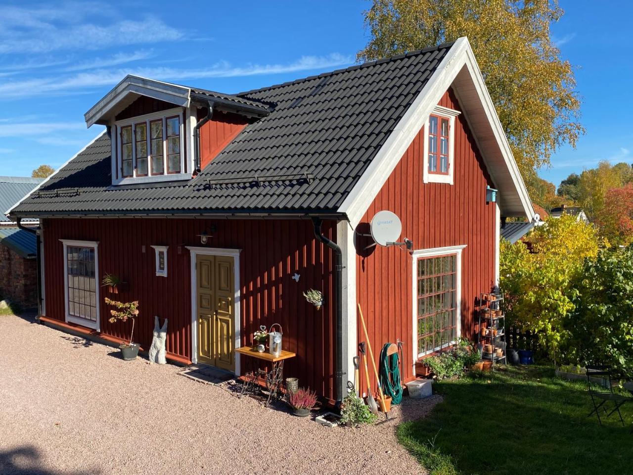Röda huset — hotel in Hallstahammar