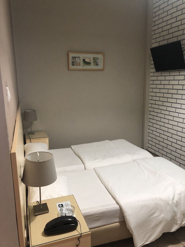 Kentrikon - carbon neutral hotel in Chalkida