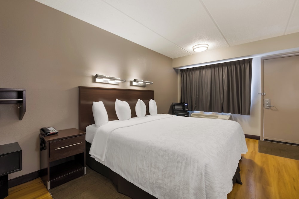 Red Roof Inn PLUS Nashville Airport - photo 15