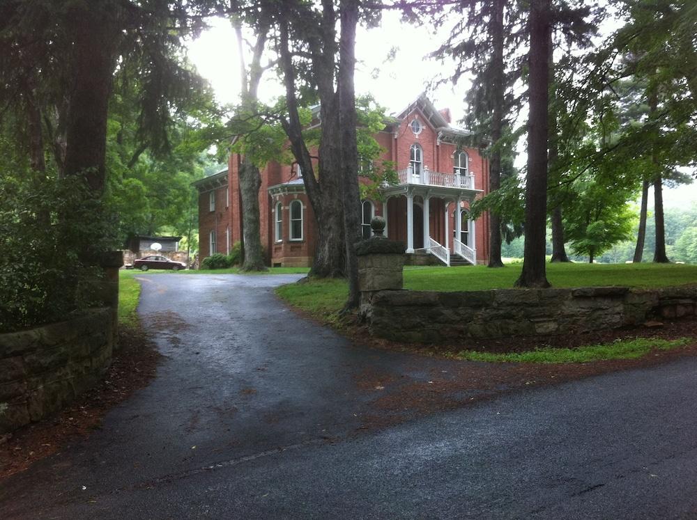 Shaw Mansion Inn - photo 2
