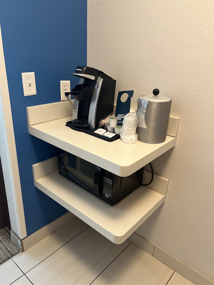 Holiday Inn Express & Suites Mobile University Area by IHG - photo 12