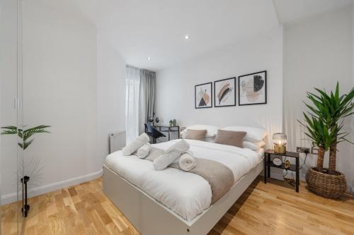 Bright & Modern Apartment Near Canary Wharf — 4-Star Luxury Hotel in London, United Kingdom