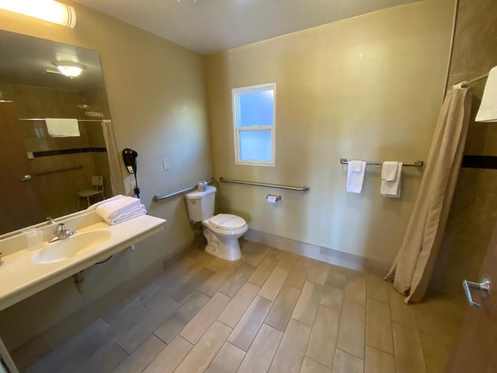 Town and Country Inn - photo 18