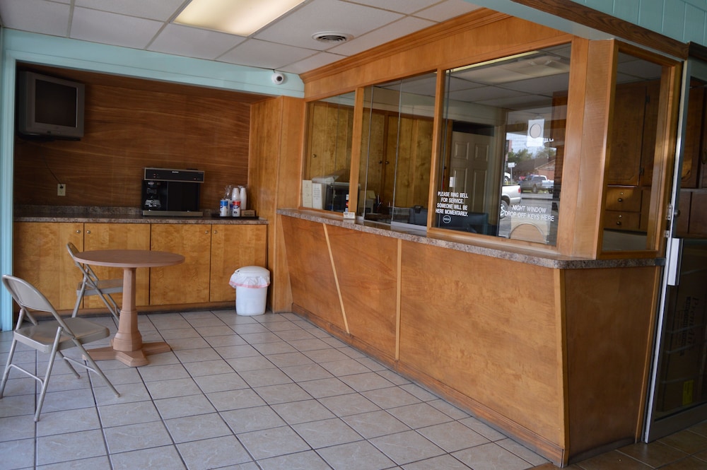 Budget Inn of Claypool Hill - photo 3