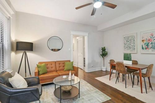 Modern & Spacious 3BR Apt with In Unit Laundry Bstone 2 — 4-Star Luxury Hotel in Chicago, United States