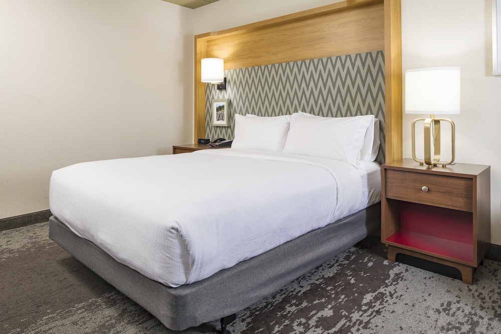 Holiday Inn Salem I 93 at Exit 2 an IHG Hotel - photo 3