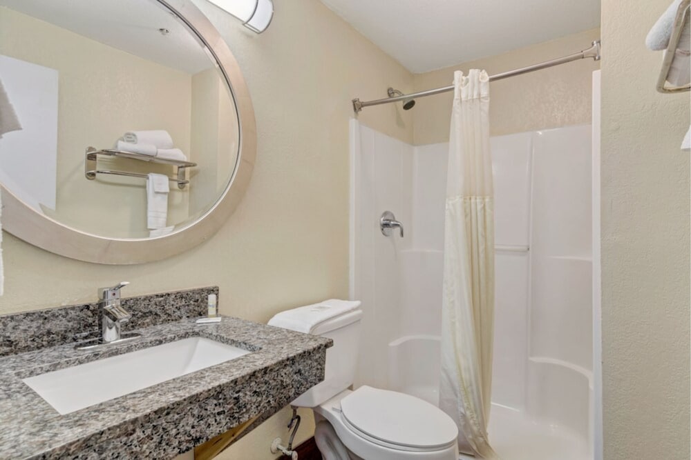 Travelodge by Wyndham Savannah Midtown - photo 31