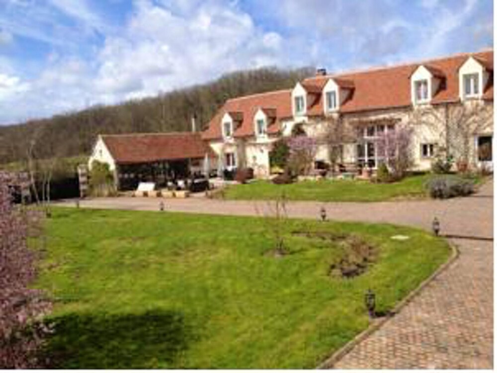 House With 6 Bedrooms in Saint georges sur baulche With Enclosed Garden and Wifi — 4-Star Luxury Hotel in Perrigny, France