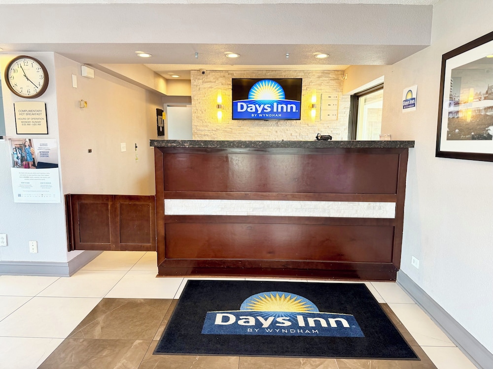 Days Inn by Wyndham St. Charles IL - photo 2