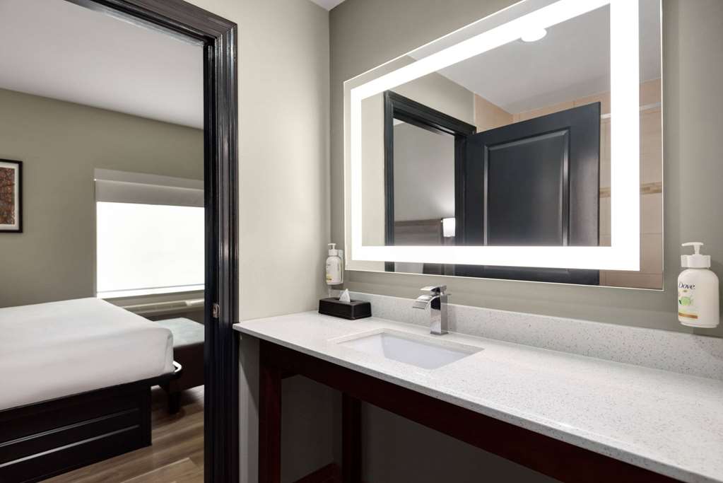 La Quinta Inn & Suites by Wyndham Gonzales LA - photo 28
